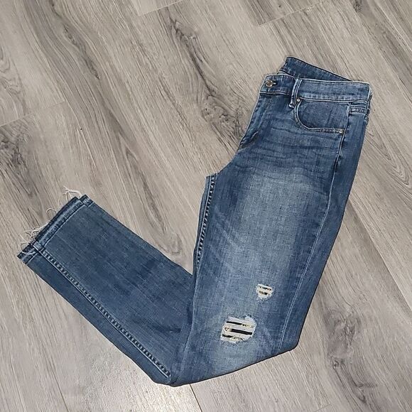 WHBM Curvy Mid Rise Everyday Soft Destructed Slim Jeans - Picture 5 of 14